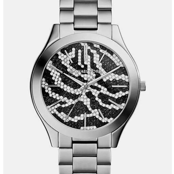 Michael Kors  watch used in runway showing less than 4 times. 9/10 rating firm! - Picture 5 of 11